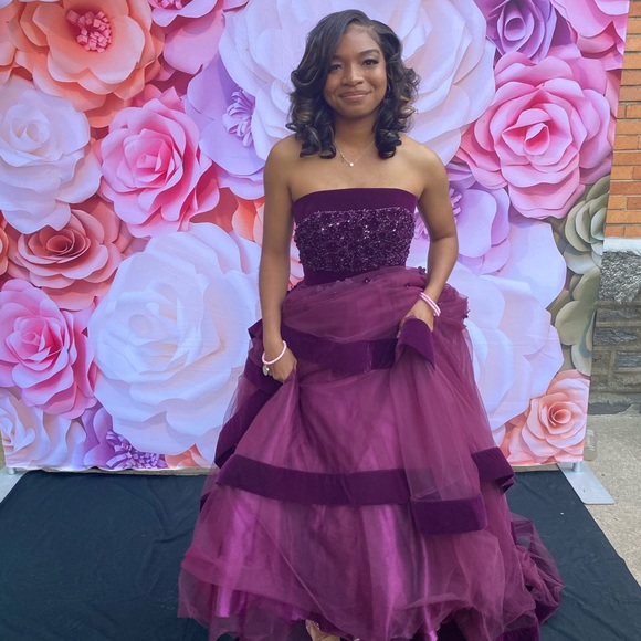 Mac Duggal Strapless Tiered Gown - Picture 11 of 13